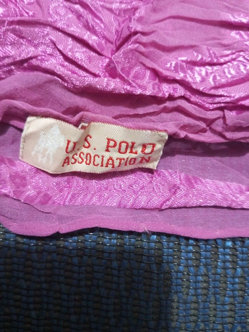U.S. Polo Association Pink Scarf (Category: Scarves) located in Davao. Submitted by zoiesells_63 (Listing ID 1423689190, Image 3). Description: - Brand: U.S. Polo Assn. - Color: Pink - Features: Textured pattern - Material: Lightweight - Condition: Well-cared for.
