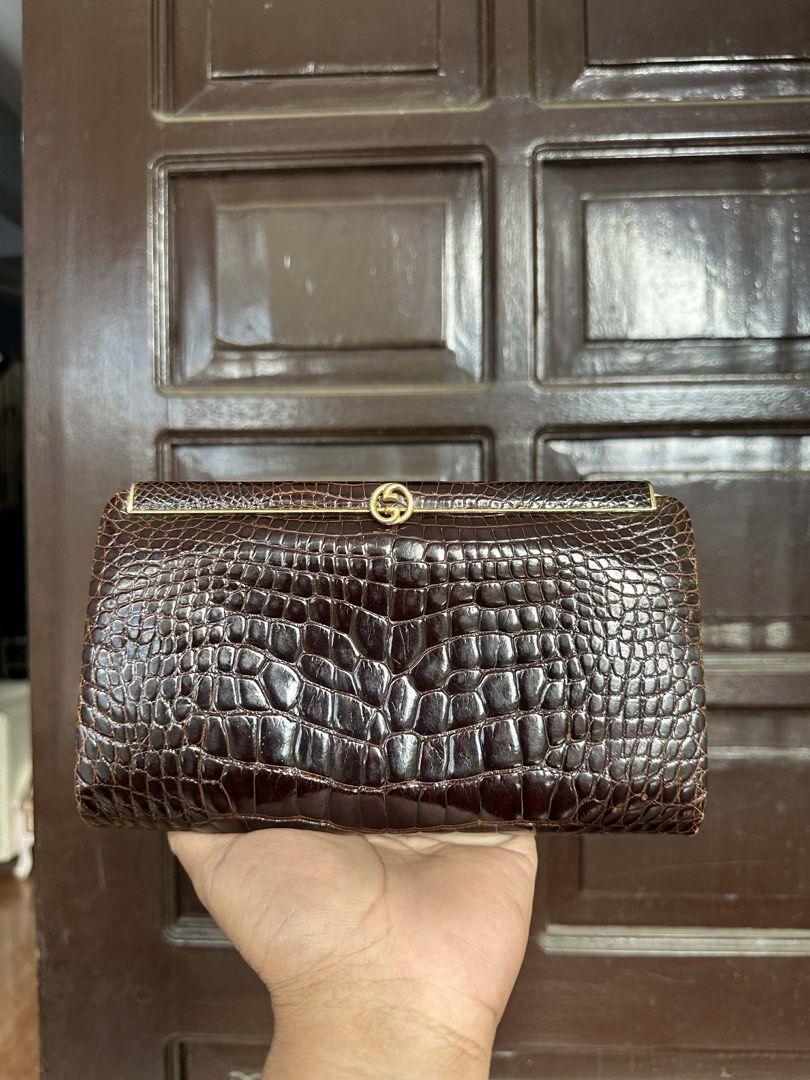 Vintage Brown Crocodile Clutch (Category: Luxury Bags & Wallets) located in Marilao. Submitted by curleylux (Listing ID 1423647949, Image 1). Description: - Vintage brown clutch - Crocodile skin texture - Gold-toned clasp - Rectangular shape - Classic design.