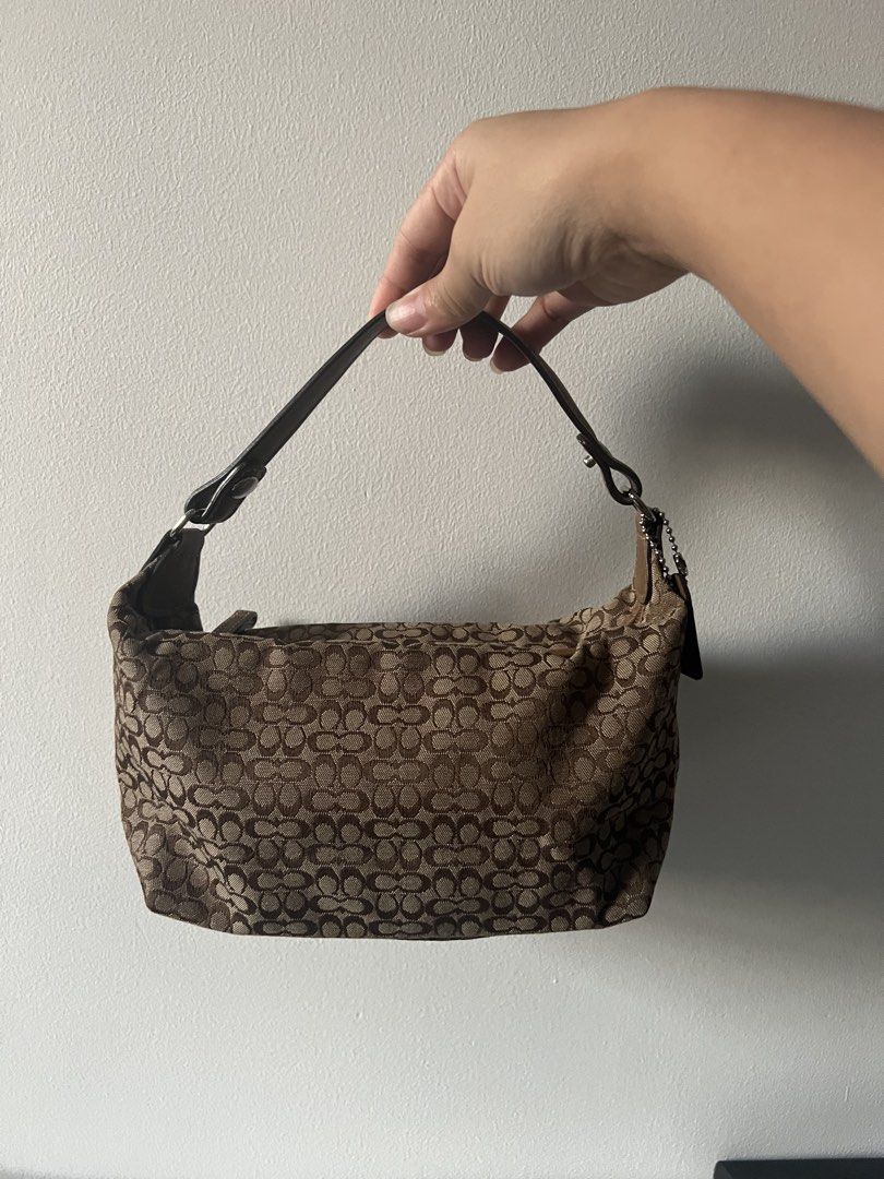 Vintage Coach Mini Brown Bag (C Mini) (Category: Luxury Bags & Wallets) located in Caloocan City. Submitted by jeann_puno08 (Listing ID 1423719119, Image 1). Description: Mint condition. No signs of defects or flaws. .
