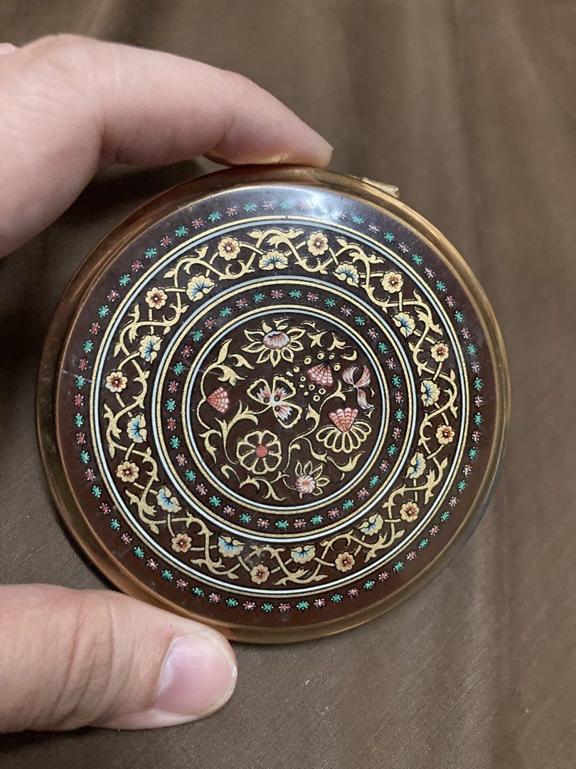 Vintage Stratton Powder Compact (Category: Makeup) located in Plaridel. Submitted by emilia.lily (Listing ID 1423695234, Image 1). Description: Beautiful vintage Stratton powder compact. Features an intricate floral design on the lid. The compact has a mirror and a powder screen. The back of the compact has a textured design. Includes the original powder puff. A lovely collectible item..