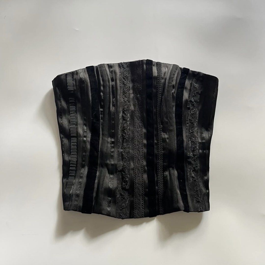 Warehouse Black Corset Tube Top (Category: Sleeveless) located in Quezon City. Submitted by danalou (Listing ID 1423738028, Image 1). Description: - XS-S only - has structure, hooks at the back - hq material .