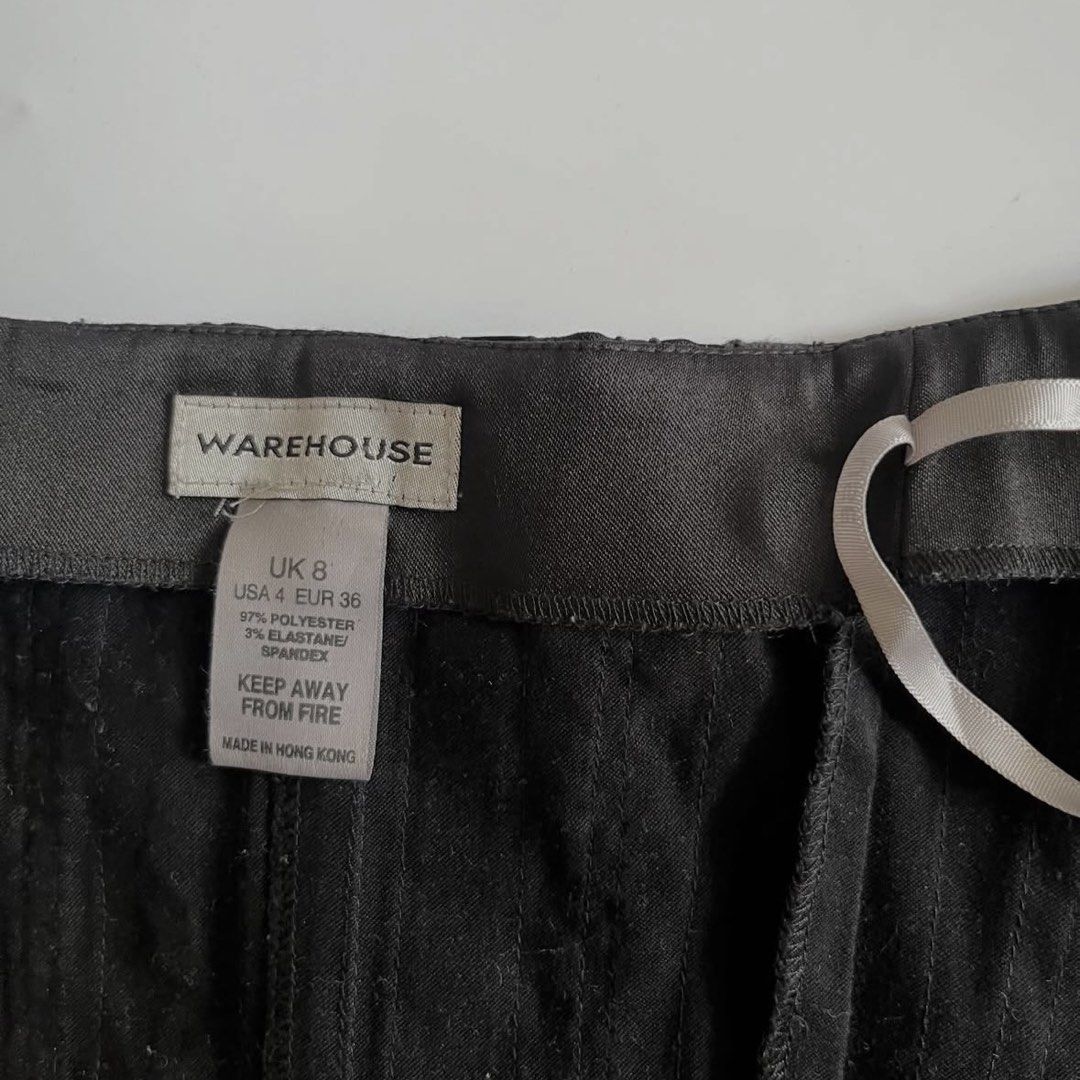 Warehouse Black Corset Tube Top (Category: Sleeveless) located in Quezon City. Submitted by danalou (Listing ID 1423738028, Image 3). Description: - XS-S only - has structure, hooks at the back - hq material .