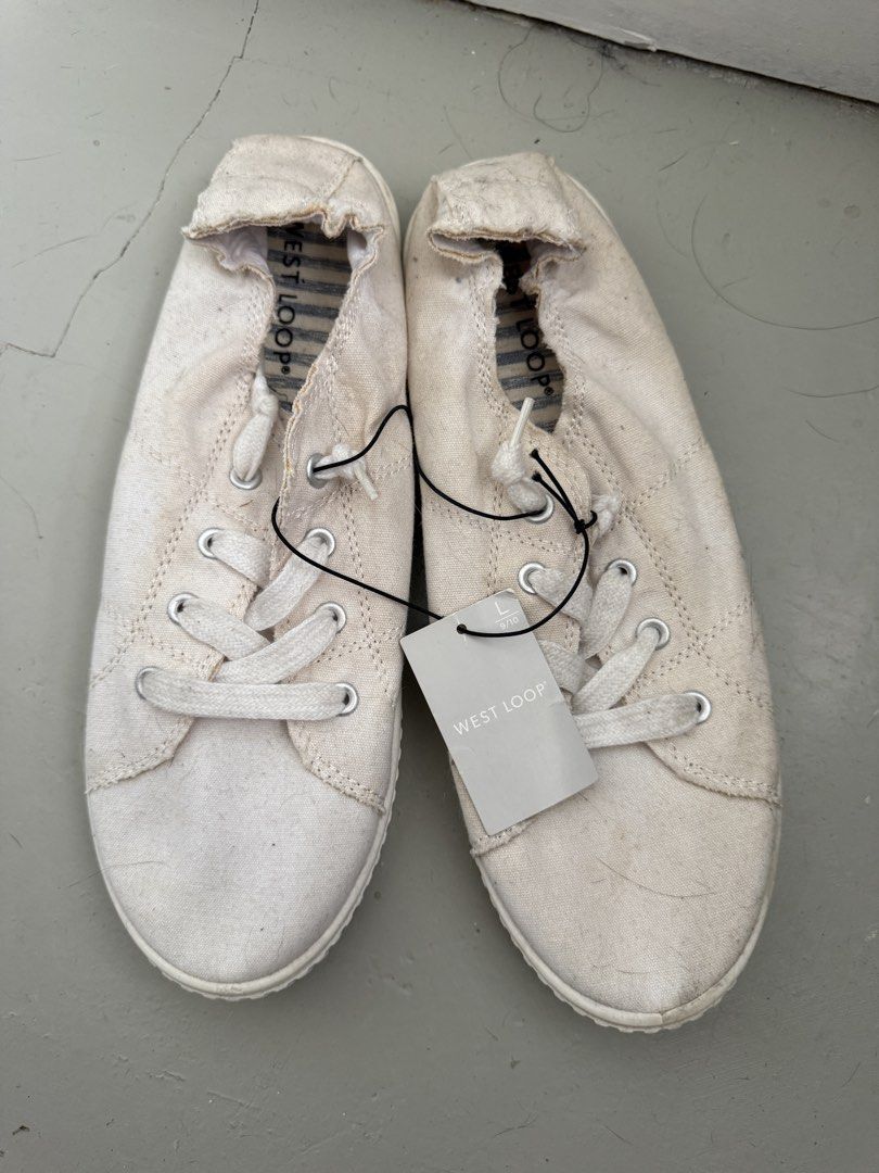 West Loop Women's Sneakers Size 9/10 (Category: Sneakers) located in Imus. Submitted by kivecart (Listing ID 1423676504, Image 1). Description: Brand new Needs deep cleaning but no other flaws just dirty - West Loop women's sneakers - Slip-on design with laces - Size: 9/10 (Women's) Loc: Imus Cavite MOP: Gcash/BPI MOD: Lalamove/J&T .