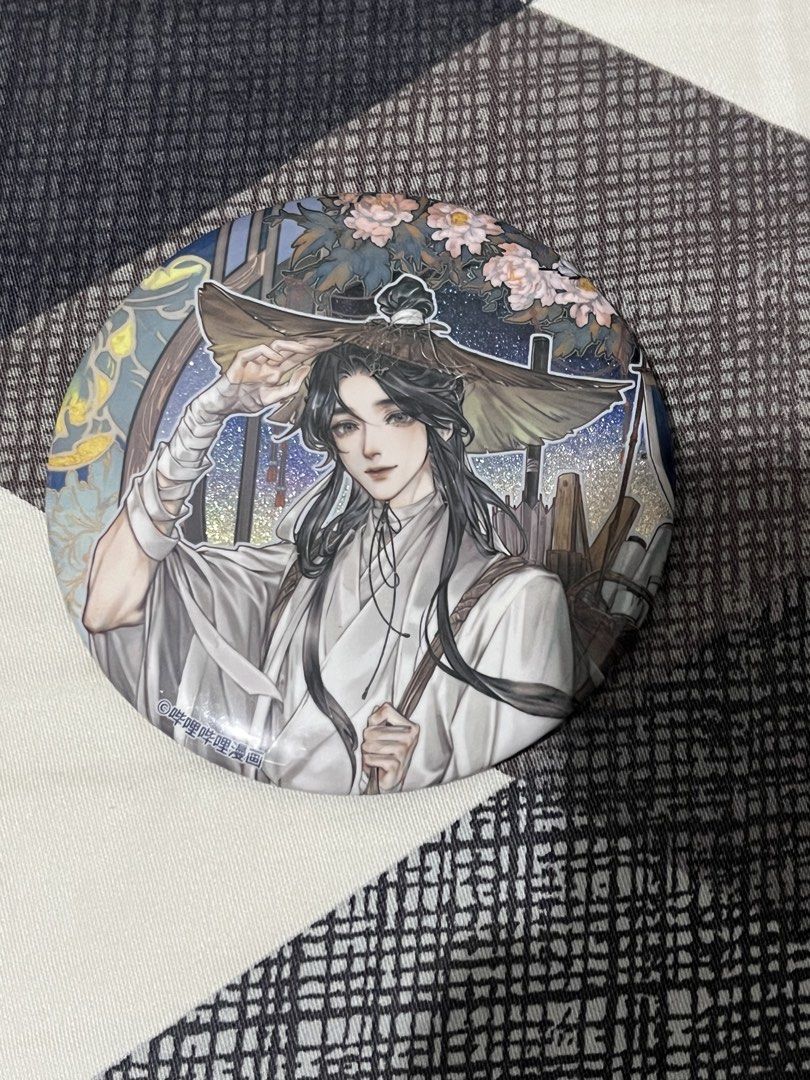 Xie Lian button pin TGCF manhua (Category: Character Goods) located in Manila. Submitted by emimichii (Listing ID 1423675495, Image 3). Description: -from special edition TGCF manhua set .