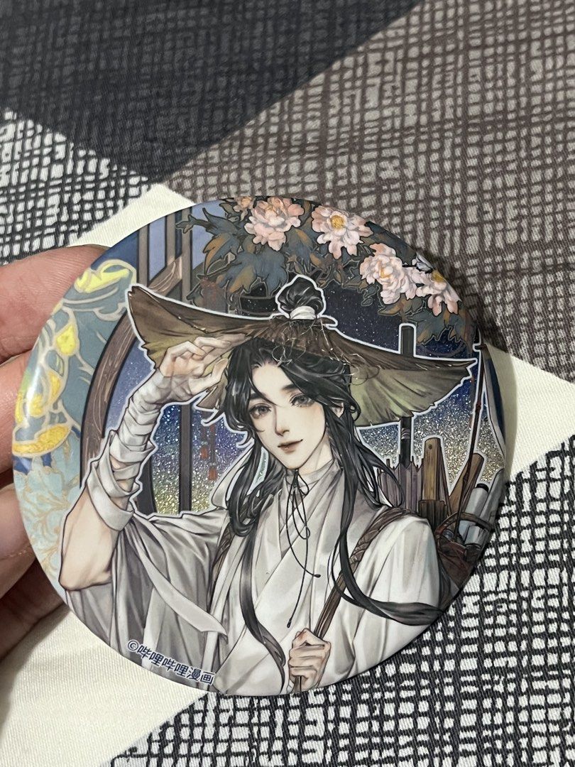 Xie Lian button pin TGCF manhua (Category: Character Goods) located in Manila. Submitted by emimichii (Listing ID 1423675495, Image 2). Description: -from special edition TGCF manhua set .
