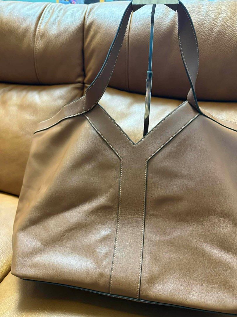 YSL Large Y Tote Bag (Category: Luxury Bags & Wallets) located in Pasay City. Submitted by angeeeende_ (Listing ID 1423757735, Image 3). Description: ‼️ not guaranteed ‼️ -in tan / camel brown (smooth leather) -signature stitched Y-panel with embossed Saint Laurent logo -spacious interior! perfect for work, travel, or everyday use -great condition 🫶🏻 🪷onhand, ready for delivery / pick up mode of payment: GCASH & Bank Transfer (BDO & BPI) payme
