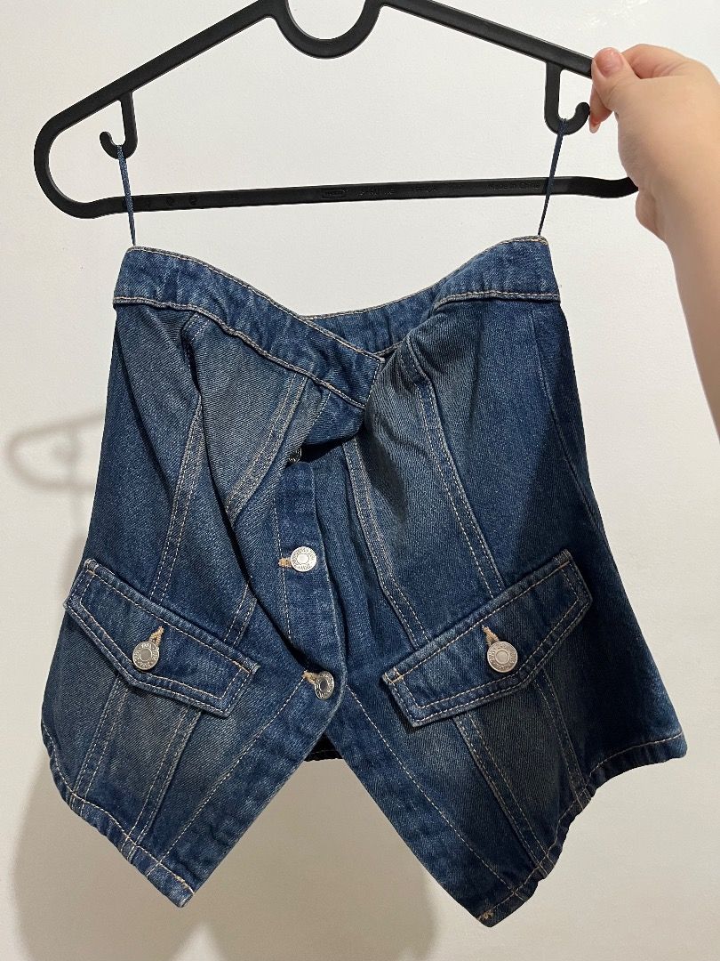 Zara Denim Corset Top (Category: Sleeveless) located in Manila. Submitted by cine.999 (Listing ID 1423777208, Image 2). Description: - Zara denim corset top - Button details - Smocked back panel for comfort - Two front pockets - Brand new with tags.