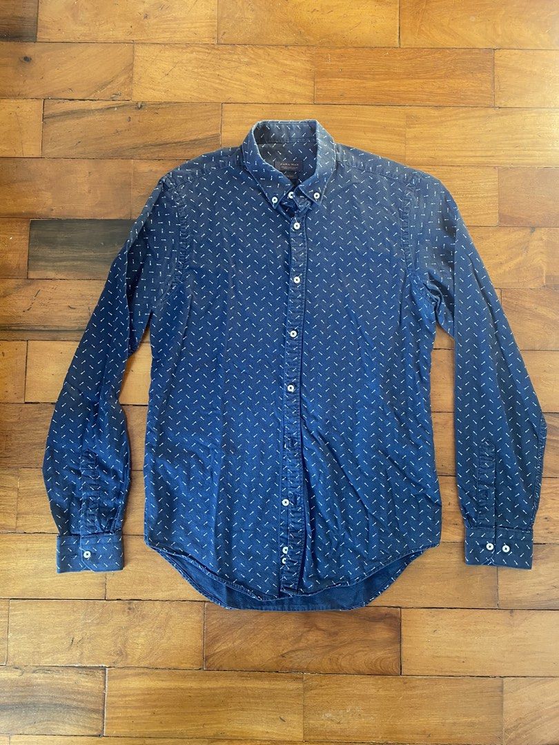 Zara Man Slim Fit Shirt (Category: Tshirts & Polo Shirts ) located in Manila. Submitted by jaspastperfect (Listing ID 1423699235, Image 2). Description: Authentic Zara Man Polo Dark Blue P350 Authentic 💯 Slightly Used RFS: Decluttering No issues ❎ Adult S-M Height: 30 in (top to bottom) Width: 18.5 in (armpit to armpit) Sleeve: 25.5 in (shoulder top to arm sleeve end) Buyer shoulders shipping .
