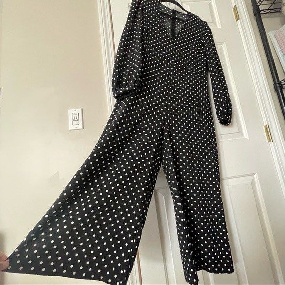Zara polka dot jumpsuit (Category: Jumpsuits) located in San Juan City. Submitted by prelovedstuff_01 (Listing ID 1423690236, Image 3). Description: Used once in an interview. No flaws Size Small on tag. For ref im 5”2 :).