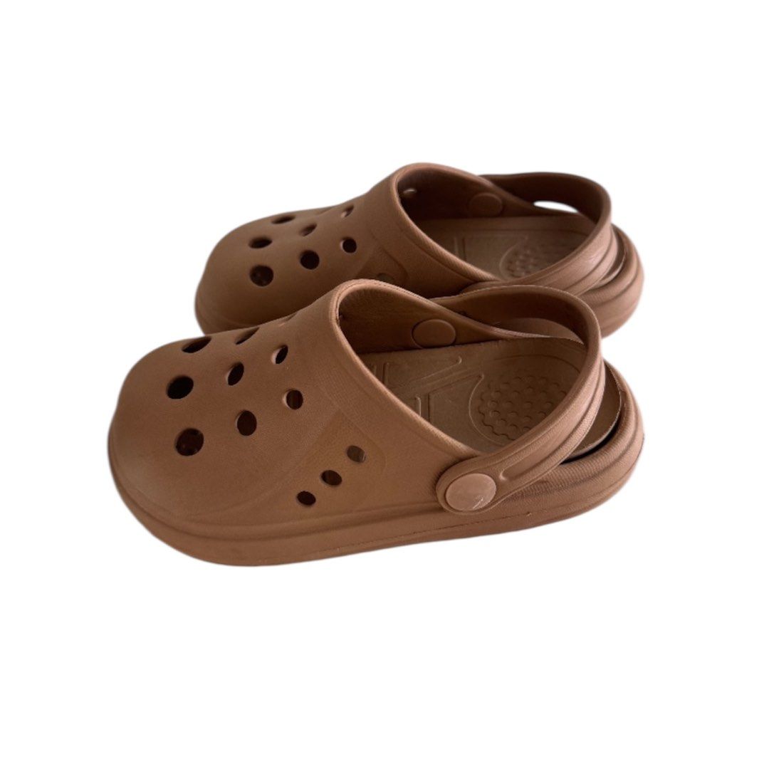 Zara Rubberized Clog Crocs Sandals (Category: Babies & Kids Fashion) located in Quezon City. Submitted by ashi_shop (Listing ID 1423758900, Image 1). Description: In good condition 18cm Color brown NOTE: You may also check & follow my Carousell account for more items on sale. Thank you & God bless. :).