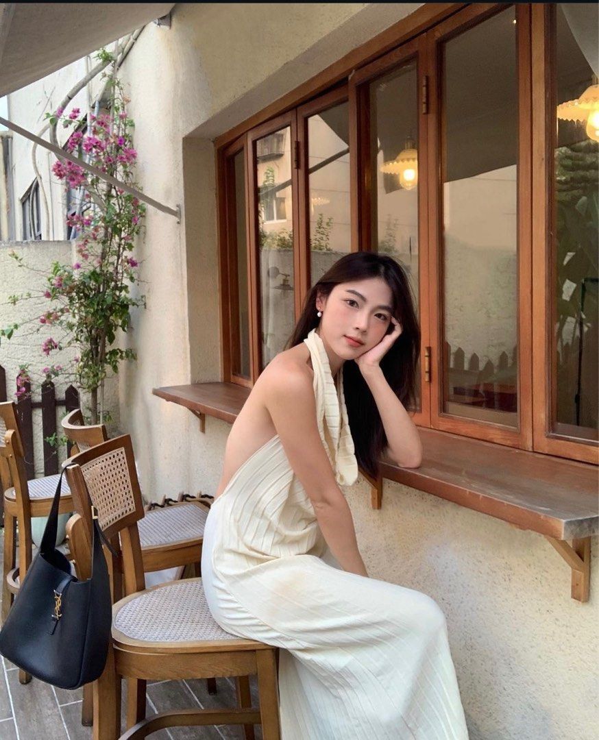 Zara white backless halter Maxi beach sunset Dress (Category: Dresses) located in Taguig. Submitted by rishdeclutter (Listing ID 1423719383, Image 3). Description: - worn once - perfect for beach sunset pics.