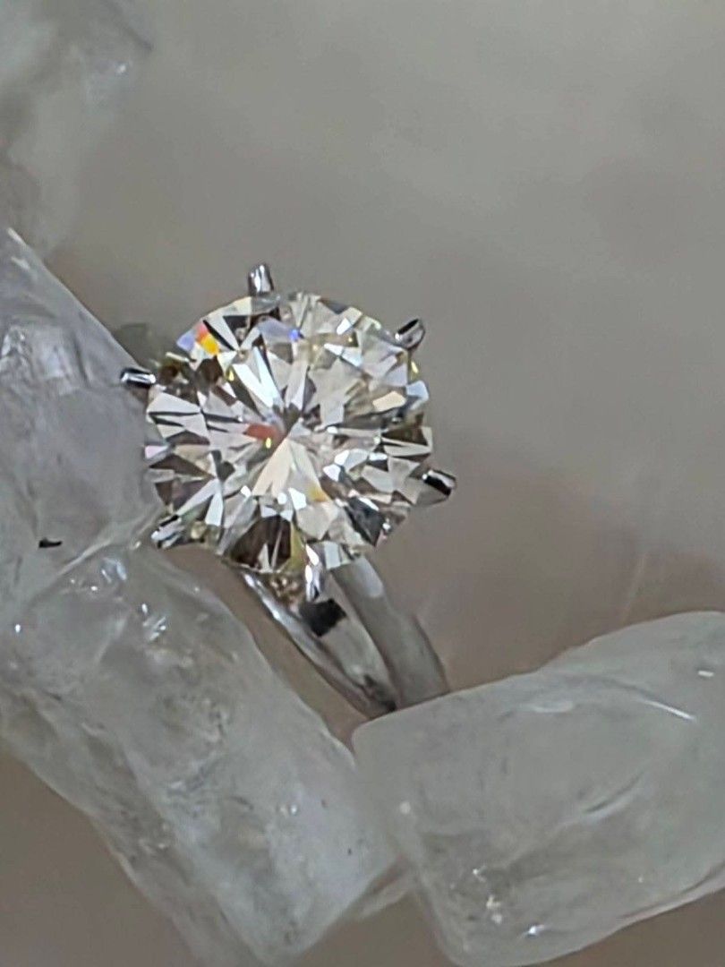 3.52 carat Natural Diamond Ring (4ct face) (Category: Rings) located in Imus. Submitted by art_luxe (Listing ID 1423955257, Image 1). Description: 3.52 carat Natural Diamond Ring (4ct face) ✅ M Color ✅ VVS1 Clarity ✅ Excellent cut with Certificate All of our unique jewelries on sale to this page are all sourced and carefully hand picked from Japan Auction Houses. Our items consist mostly of Certified Top Quality & Exquisite Natural Gems and Diamo