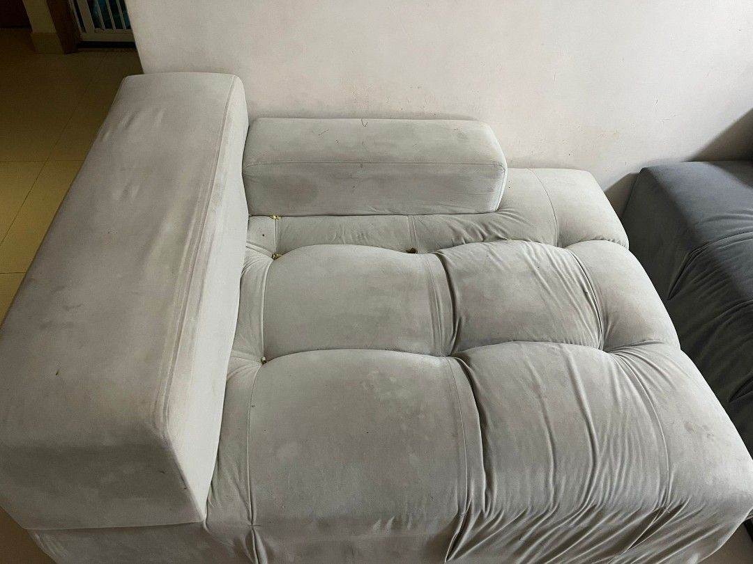 3 different Sectional Sofas （分類：梳化）位於 Hong Kong。 由 samrashine 提交（商品編號 1423870787，圖片 2）。簡介： 3 different sofas for living room . You can take one or all of them. Anything you choose.。