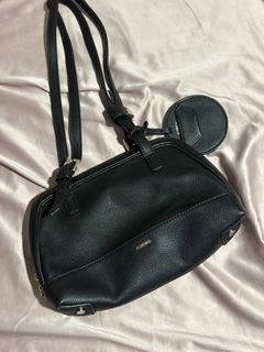 (Category: ) located in . Submitted by ac.closet (Listing ID 1423965401, Image 1). Description: .