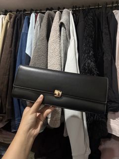 (Category: ) located in . Submitted by ac.closet (Listing ID 1423966163, Image 1). Description: .