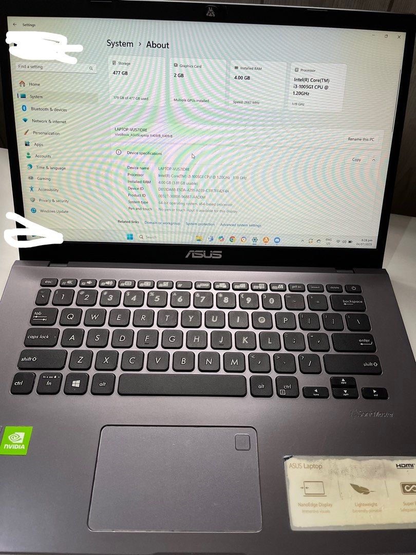 ASUS Laptop (Category: Laptops & Notebooks) located in Caloocan City. Submitted by betterbag (Listing ID 1423789609, Image 1). Description: - ASUS laptop - Intel Core i3-1005G1 CPU - 4GB RAM - Includes charger and laptop bag - Gray color - Features touchpad - Displays system information (storage details).