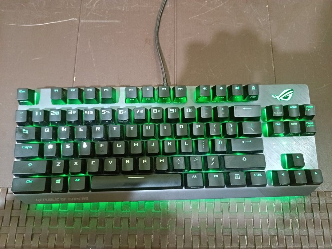 Asus Rog Strix Scope TKL Deluxe (Category: Computer Keyboard) located in Quezon City. Submitted by daxter8 (Listing ID 1423919224, Image 1). Description: Loc: Sandigan Fairview Batasan Hills QC. Can do meetups basta near only..