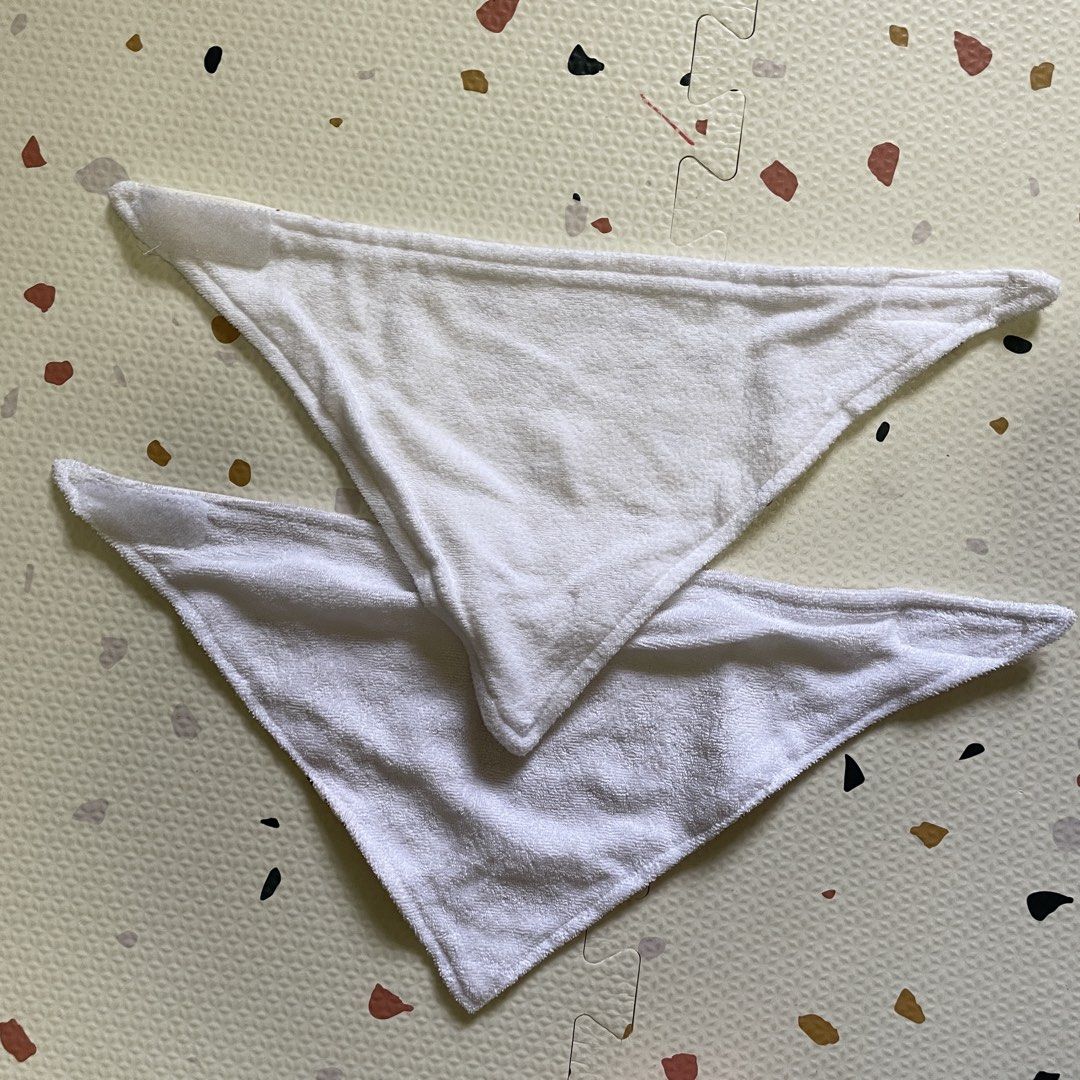 Baby Bandana Bibs Set (Category: Babies & Kids Fashion) located in Las Pinas. Submitted by __iwn (Listing ID 1423847010, Image 3). Description: Rfs: Outgrown, Used once bec wont fit my baby’s neck anymore - White terry cloth backing - Velcro closure for easy use - Perfect for catching drool and spills Loc: Las Pinas SF c/o buyer Payment first prior delivery.
