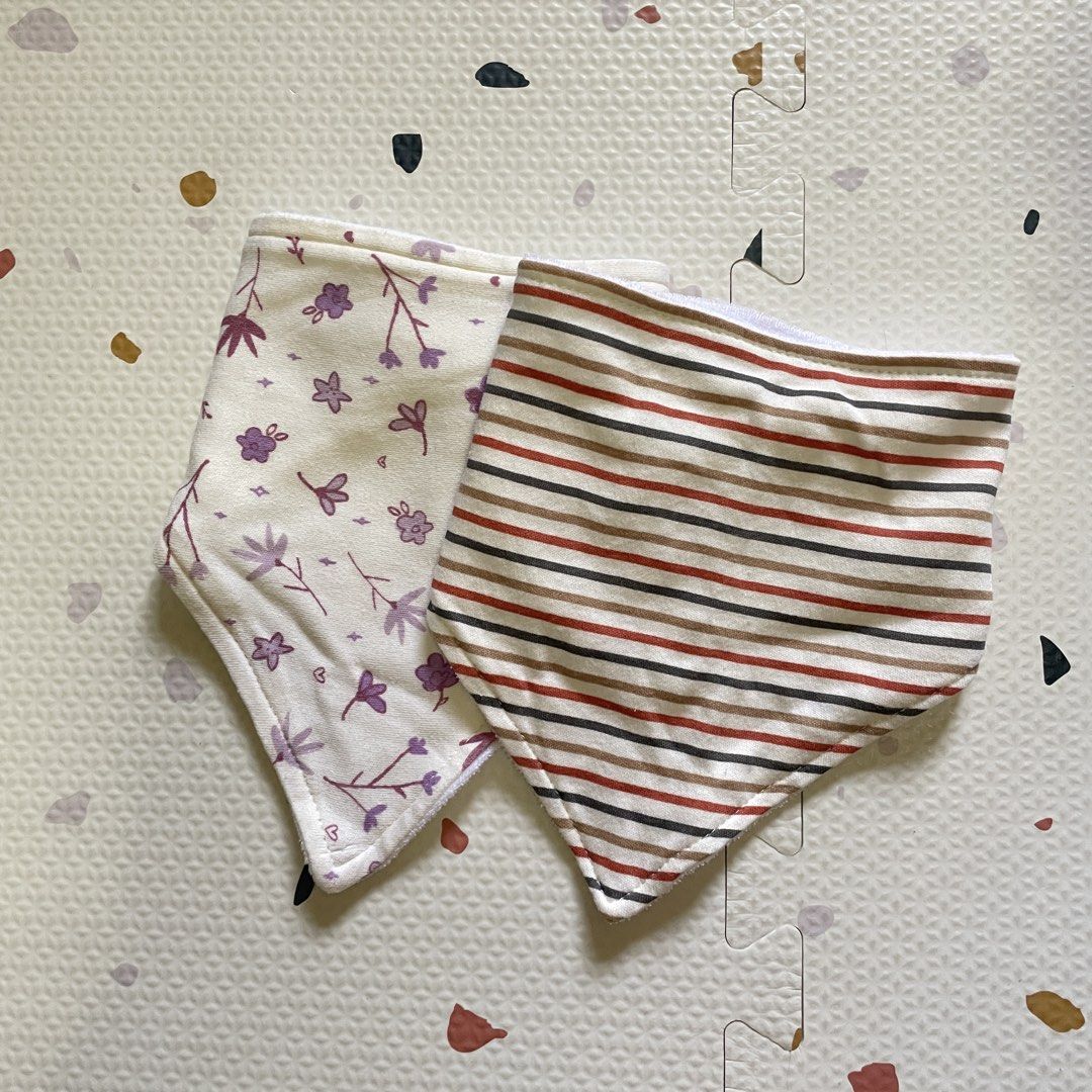 Baby Bandana Bibs Set (Category: Babies & Kids Fashion) located in Las Pinas. Submitted by __iwn (Listing ID 1423847010, Image 1). Description: Rfs: Outgrown, Used once bec wont fit my baby’s neck anymore - White terry cloth backing - Velcro closure for easy use - Perfect for catching drool and spills Loc: Las Pinas SF c/o buyer Payment first prior delivery.
