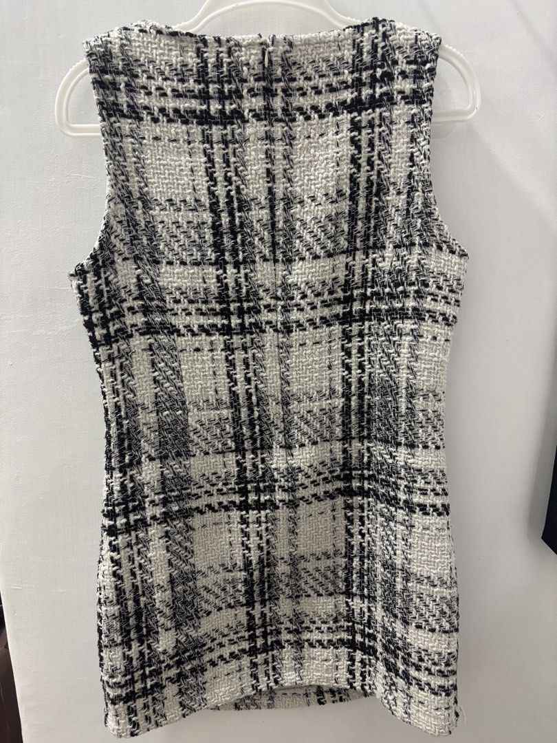 Blanc et Noir Tweed Dress (Category: Dresses) located in Caloocan City. Submitted by youngcloud_6ad805 (Listing ID 1423920139, Image 2). Description: - Blanc et Noir tweed dress - Classic black and white plaid pattern - Sleeveless design - Round neckline - Decorative chain detail - Faux pockets with chain accents - Zipper closure at the back - Size L but it can fit Small to medium (makapal kasi yung tela kaya kung tignan malaki) +sf thru jnt or f