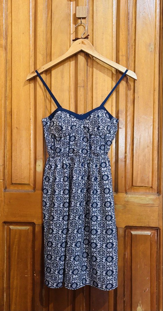 Blue and White Bustier Mini Dress (Category: Dresses) located in Quezon City. Submitted by loveroux (Listing ID 1423866586, Image 1). Description: Smocked back. With pockets..