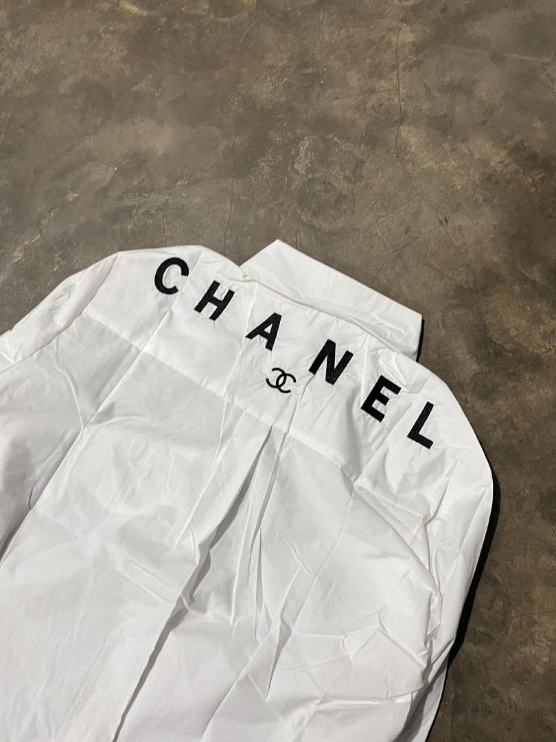 Chanel White Long Sleeve Shirt (Category: Luxury Apparel) located in Manila. Submitted by jaydrenn (Listing ID 1423790964, Image 1). Description: - 21.5/27 - Chanel long sleeve shirt - White color - Chanel logo embroidered on back and pocket - Classic collar - Button-down closure - Chest pocket with Chanel logo - Made in Italy.