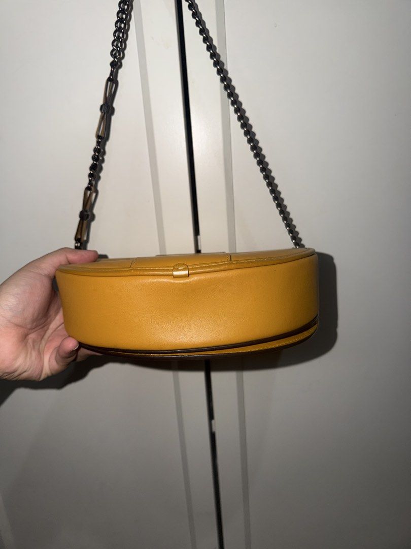 Coach (Category: Cross-body Bags) located in Manila. Submitted by halm3r (Listing ID 1423859368, Image 3). Description: Coach 47846 Saddle 24 - No tears and cracks, no rubs, no smell -Gun metal hardware -with chain strap - No more hangtag - With light color transfer at the back - Creeed is slightly peeling - Overall in good condition - See photos for actual condition Loc: Manila 2500+SF.