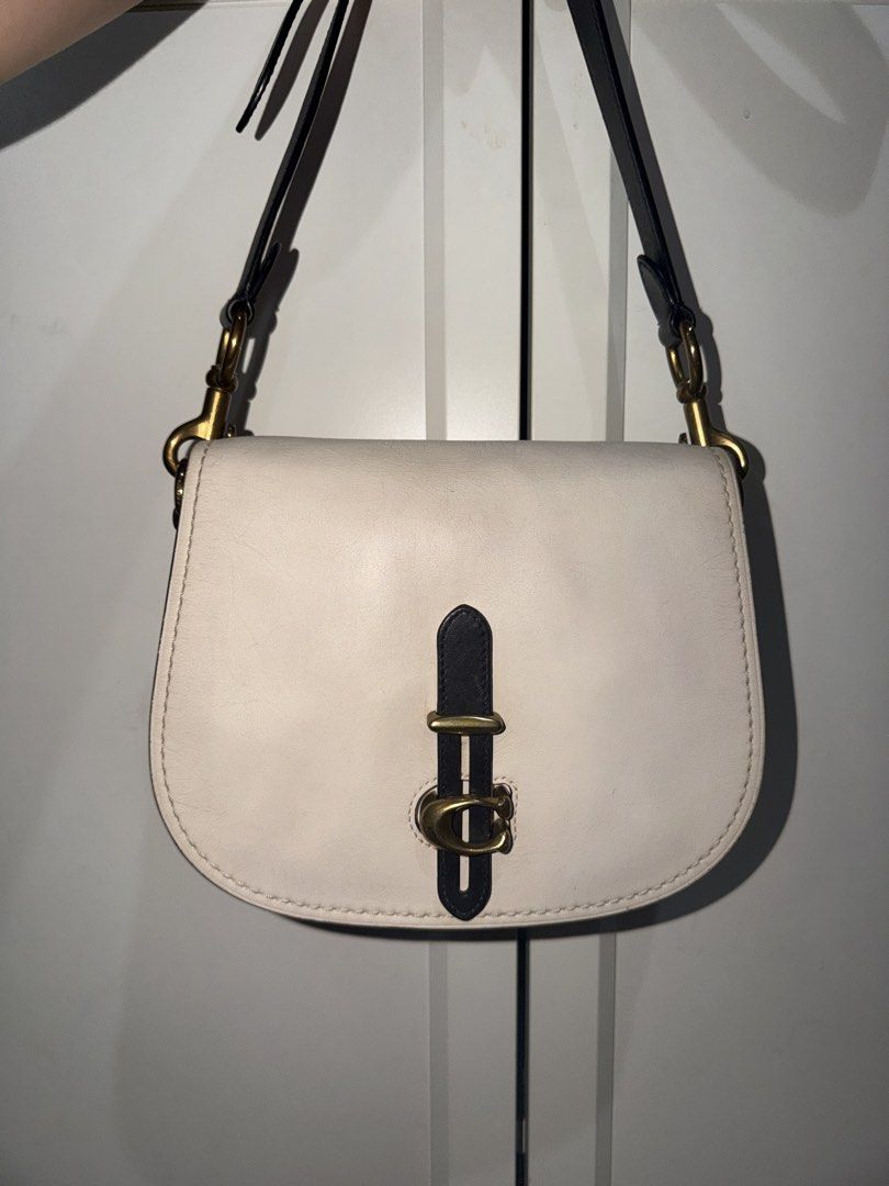 Coach 54392 Saddle 23 Colorblock (Category: Shoulder Bags) located in Manila. Submitted by halm3r (Listing ID 1423862170, Image 1). Description: Coach 54392 Saddle 23 Colorblock -No More Hangtag -No tears and cracks - see photos for actual condition and details 2500+SF Loc: Manila.