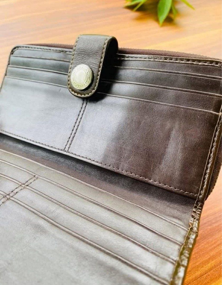 Coach long wallet (Category: Wallets & Card holders) located in Oroquieta. Submitted by quickforest_8a519b (Listing ID 1423914218, Image 3). Description: ykk zip spacious genuine leather/canvass combination.