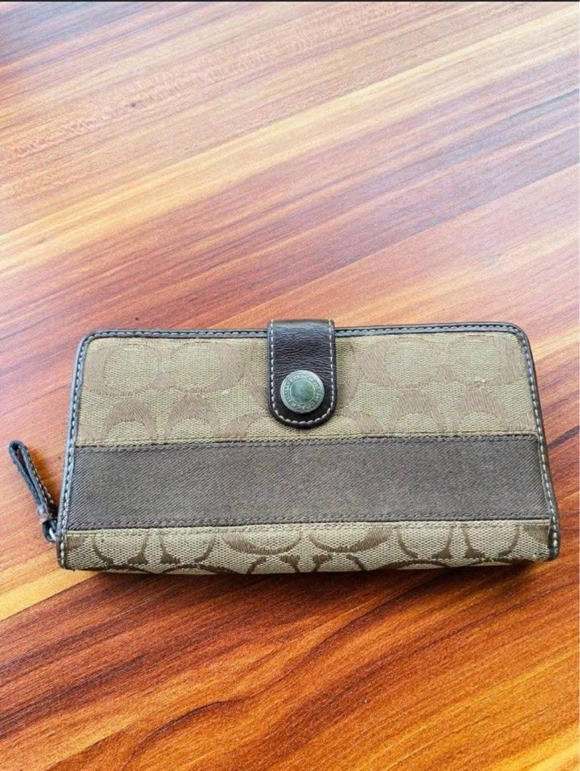 Coach long wallet (Category: Wallets & Card holders) located in Oroquieta. Submitted by quickforest_8a519b (Listing ID 1423914218, Image 1). Description: ykk zip spacious genuine leather/canvass combination.