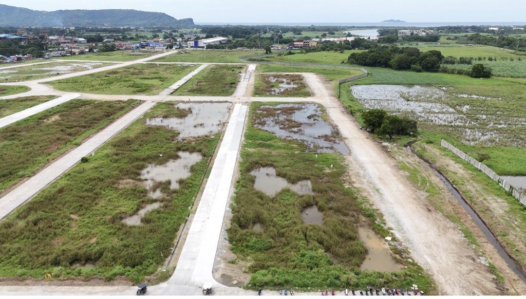 Commercial Lot In Batangas (Category: Lot) located in Manila. Submitted by cristina.delima (Listing ID 1423804098, Image 1). Description: Commercial.