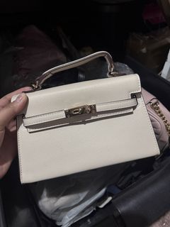 (Category: ) located in . Submitted by ac.closet (Listing ID 1423965695, Image 1). Description: .
