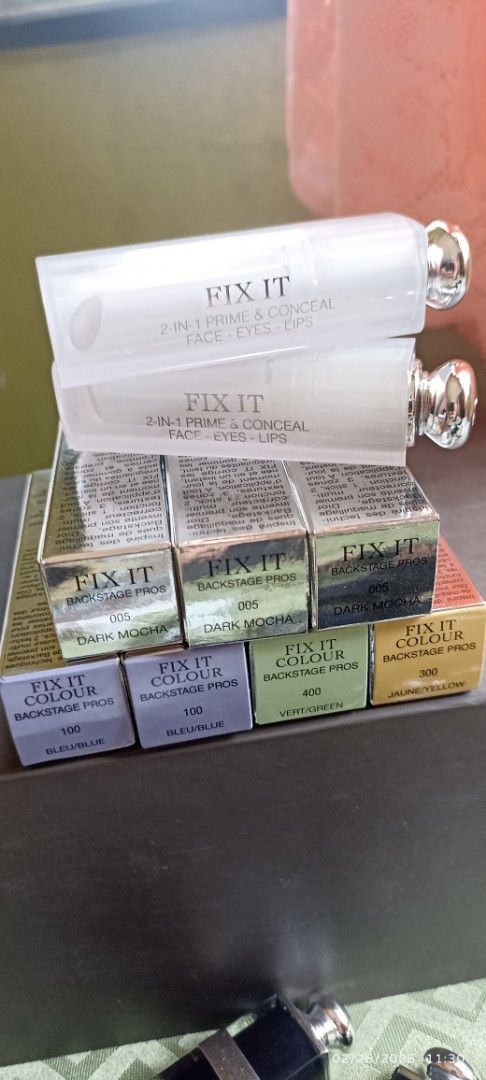 Dior Fix It 2-in-1 Prime & Conceal (Category: Makeup) located in Marikina City. Submitted by bongdiego (Listing ID 1423813485, Image 3). Description: All-rounded concealer for perfect makeup or touch-ups. Helps hide pores fine lines blemishes & dark spots on face. Creates a unified flawless complexion. Effectively reduces the appearance of under-eye dark circles to refresh tired eyes. Also works as a primer on the lips to smooth out the surface &