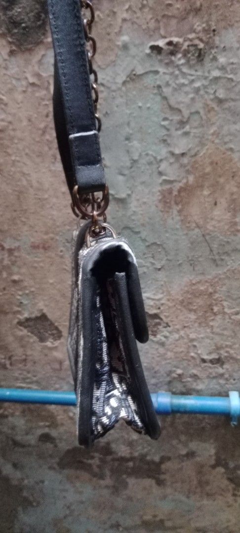 Dior Oblique Saddle Bag (Category: Luxury Bags & Wallets) located in Manila. Submitted by carlitoboh66625 (Listing ID 1423847660, Image 3). Description: - Authentic Dior Oblique Saddle Bag - Iconic Dior monogram design - Black leather strap with chain detailing - Gold-tone 'CD' buckle closure - Black leather interior lining - Versatile design for everyday or special events.