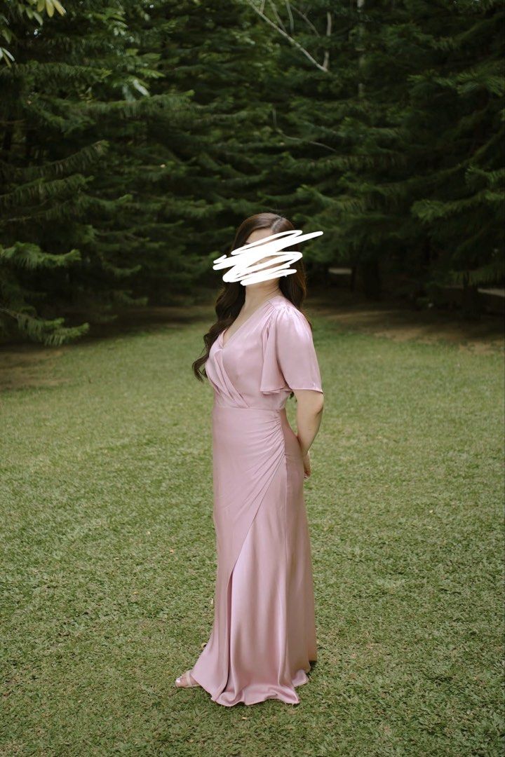 Evernew dress/gown (Category: Dresses) located in Makati City. Submitted by stufflookup (Listing ID 1358256473, Image 1). Description: Open for rent (1000) for 3days +100/day if failed to return after 3 days 2000 deposit, will be refunded in full For sale: 3,500 Used once for 30mins during wedding prep shoot Size 36/ Small Altered the length to fit 5'1" (upto 5'3) .