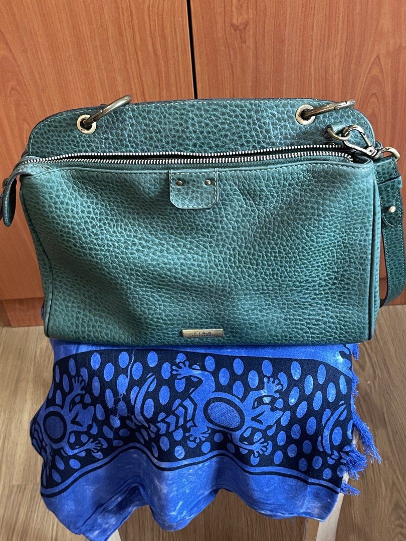 Fino Leather Bag (Category: Shoulder Bags) located in Makati City. Submitted by happycloset08 (Listing ID 1423818760, Image 3). Description: Selling my pre-loved Green Fino bag. It has 2 compartments. Spacious enough to carry all things for work or personal..