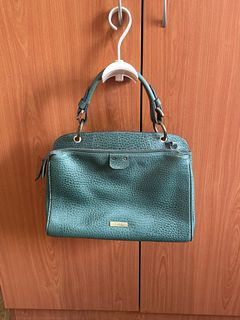 (Category: ) located in . Submitted by happycloset08 (Listing ID 1423818760, Image 1). Description: .