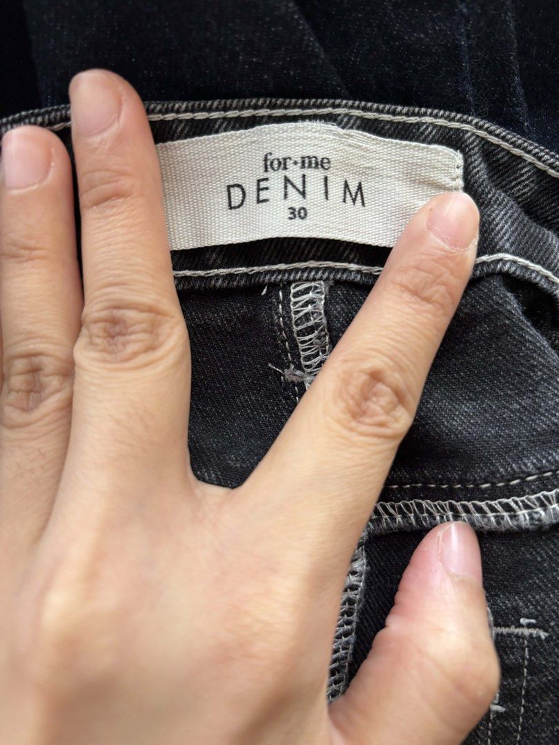 For Me Wide Leg Denim Cargo Jeans (Category: Jeans) located in Quezon City. Submitted by lu_rawr (Listing ID 1423811946, Image 3). Description: — Size 30 — RFS: Lost weight.