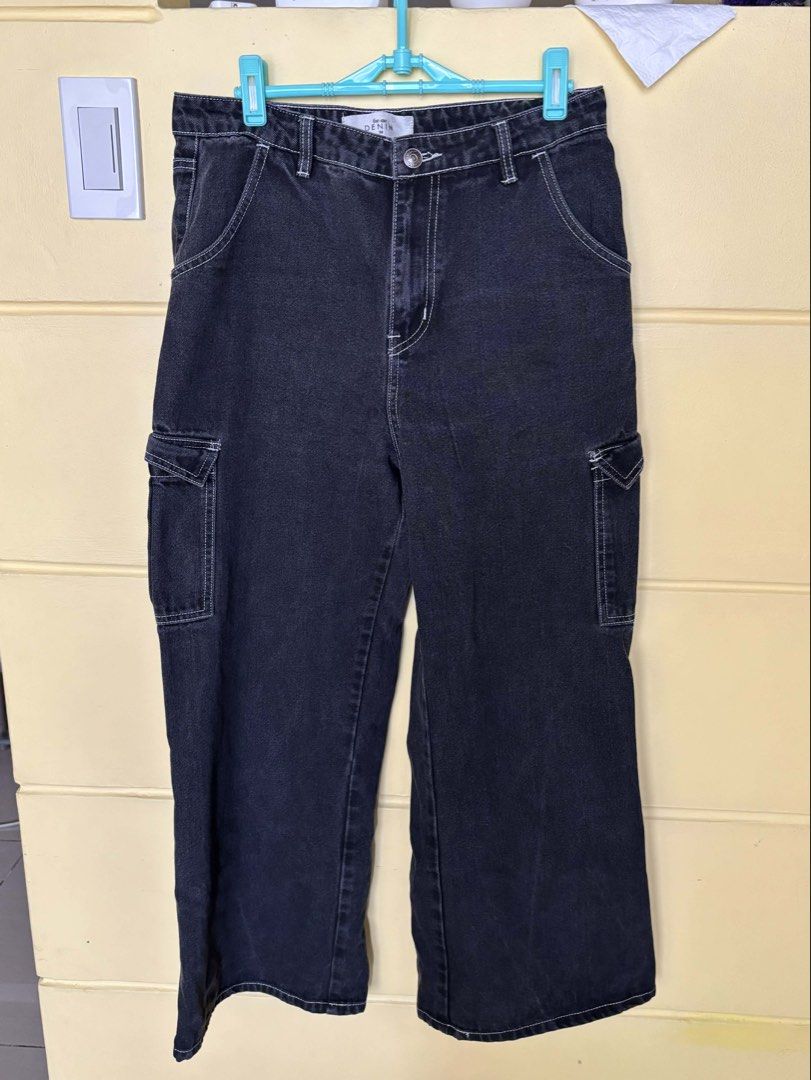 For Me Wide Leg Denim Cargo Jeans (Category: Jeans) located in Quezon City. Submitted by lu_rawr (Listing ID 1423811946, Image 1). Description: — Size 30 — RFS: Lost weight.