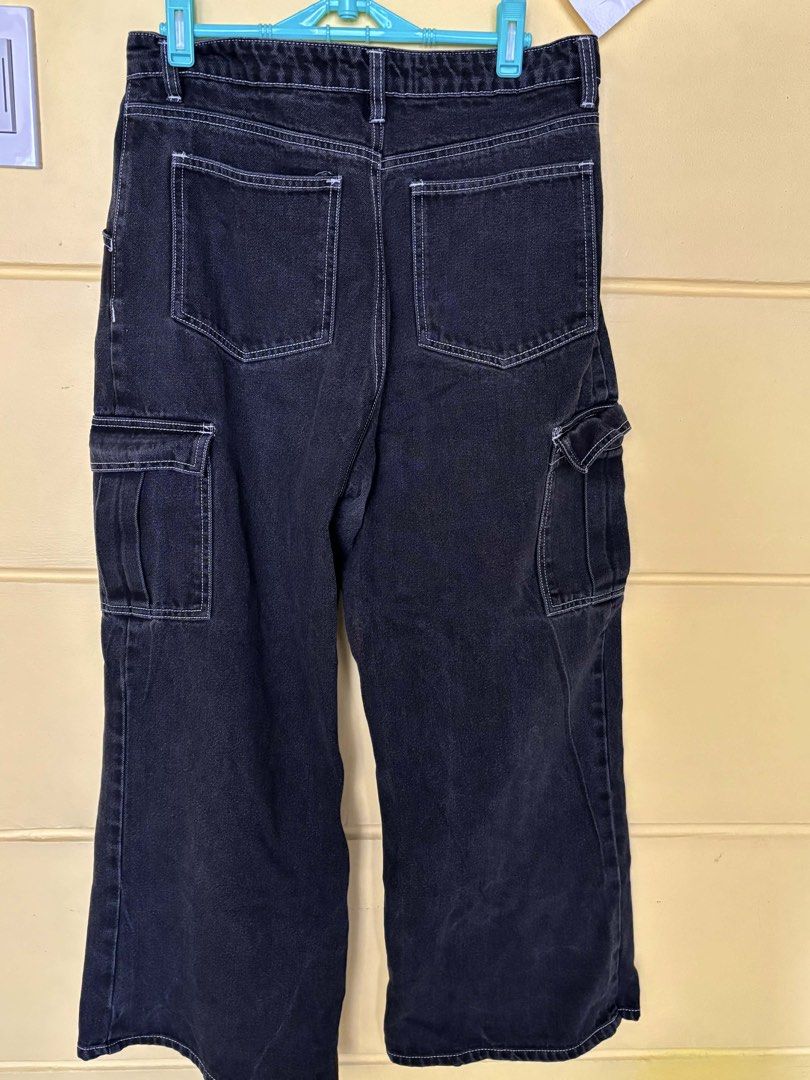 For Me Wide Leg Denim Cargo Jeans (Category: Jeans) located in Quezon City. Submitted by lu_rawr (Listing ID 1423811946, Image 2). Description: — Size 30 — RFS: Lost weight.