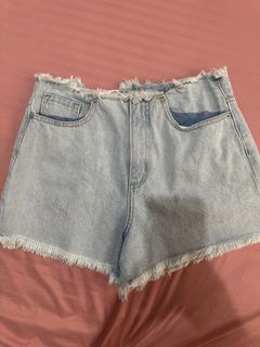 (Category: ) located in . Submitted by decluttertosave (Listing ID 1423860674, Image 1). Description: .
