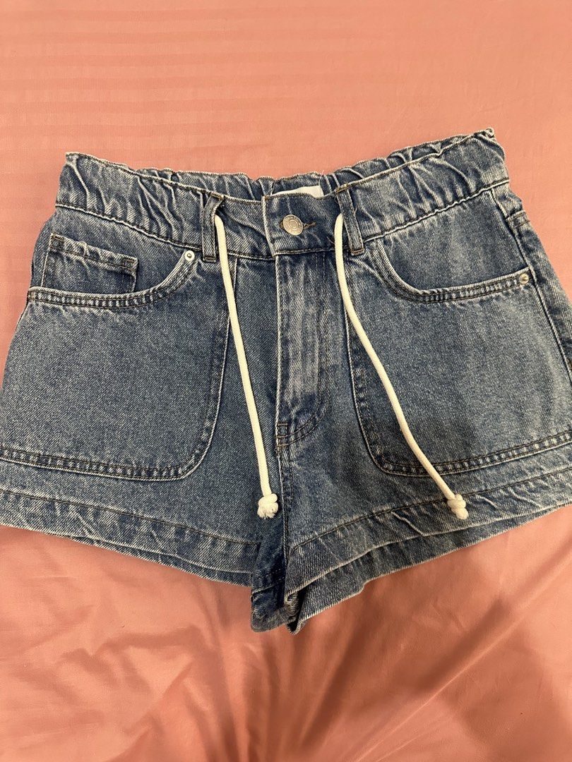Forever 21 Denim Shorts - Size S (Category: Shorts) located in Antipolo. Submitted by decluttertosave (Listing ID 1423837836, Image 1). Description: - Forever 21 denim shorts - Size: S - Features: - Light blue wash - Drawstring waist - Front pockets - Measurements (approximate): - Waist: 13 inches (laid flat) - Length: 16 inches.