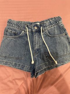 (Category: ) located in . Submitted by decluttertosave (Listing ID 1423837836, Image 1). Description: .
