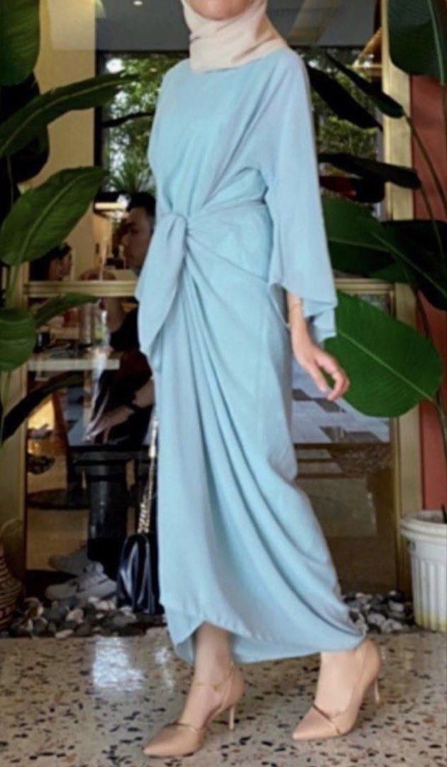 (Freesize) Lily Petuna Bellsleeves Dress (Category: Dresses) located in Ampang. Submitted by ezureenezani (Listing ID 1423831212, Image 2). Description: - Dress including separate inner - Mint green colour - Unique draped design - Tie-waist detail - Long sleeves with flared cuffs - Fits XS - L (Freesize) - Worn twice (Like new) - Ideal for special occasions.