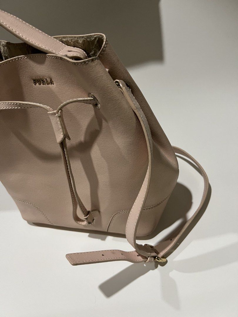 Furla Bucket Bag (Category: Luxury Bags & Wallets) located in Manila. Submitted by mightylion-ce6ea7 (Listing ID 1423852955, Image 2). Description: .