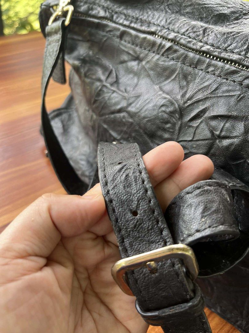 Givenchy pandora (Category: Luxury Bags & Wallets) located in Oroquieta. Submitted by quickforest_8a519b (Listing ID 1423915850, Image 3). Description: medium genuine leather 2 way.