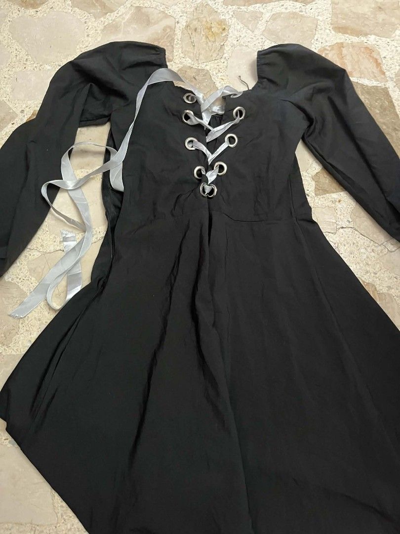 Gothic Black Long Sleeve Dress (Category: Dresses) located in San Pablo. Submitted by ellecsc (Listing ID 1423833428, Image 2). Description: .