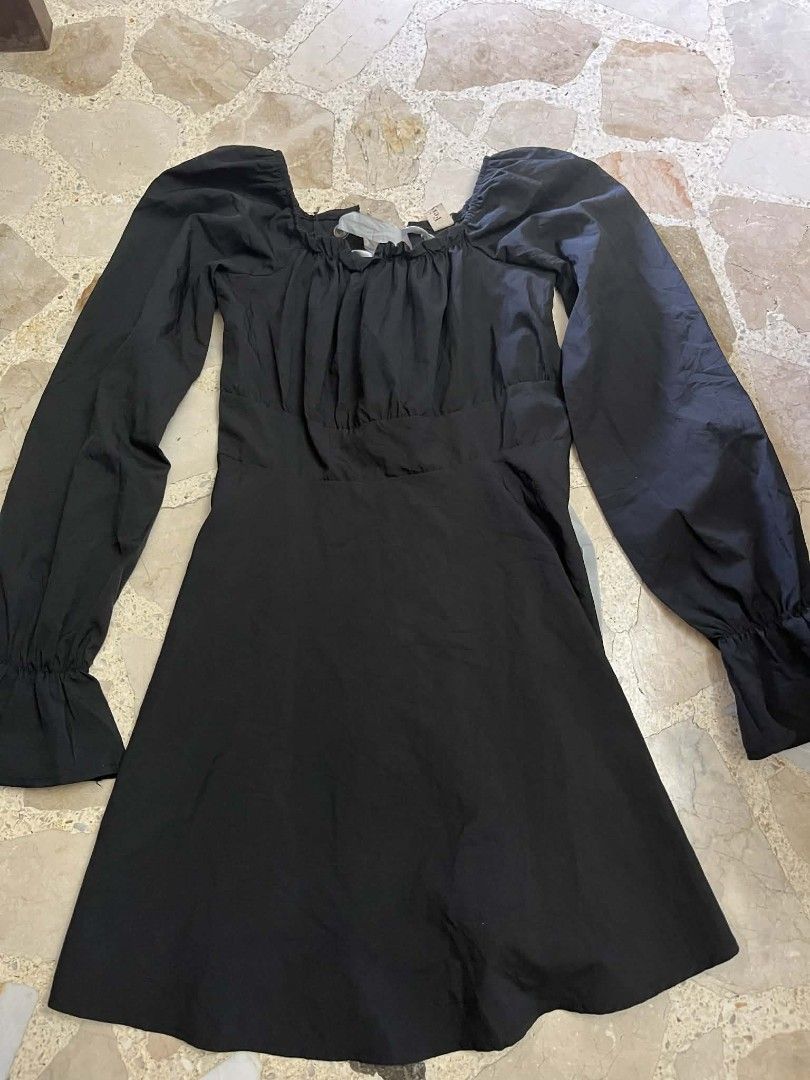 Gothic Black Long Sleeve Dress (Category: Dresses) located in San Pablo. Submitted by ellecsc (Listing ID 1423833428, Image 1). Description: .