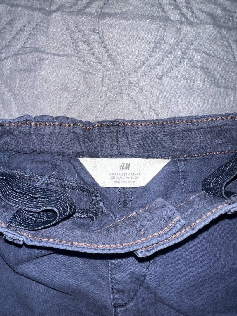 H&M Navy Blue Shorts 2T (Category: Babies & Kids Fashion) located in Bulacan. Submitted by dyna01 (Listing ID 1423846489, Image 2). Description: - H&M navy blue shorts - Size: 2T - Features: Elastic waistband, button closure, two front pockets - Material: Durable fabric - Ideal for active toddlers - Versatile for various outfits.