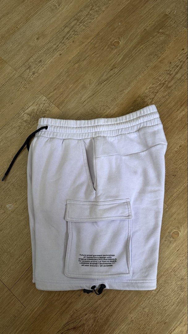 H&M Relaxed Fit Cargo Shorts (Category: Shorts) located in San Pablo. Submitted by chinitokiddd (Listing ID 1423865831, Image 2). Description: - H&M Relaxed Fit Cargo Shorts - Color: Light Purple - Features: - Drawstring waist - Two cargo pockets - Size: EUR S, US S, CA S, CN 170/92A - Comfortable, relaxed fit - Black drawstring.